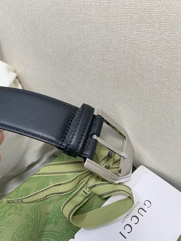 スーパーコピーグッチベルト着用イメージ